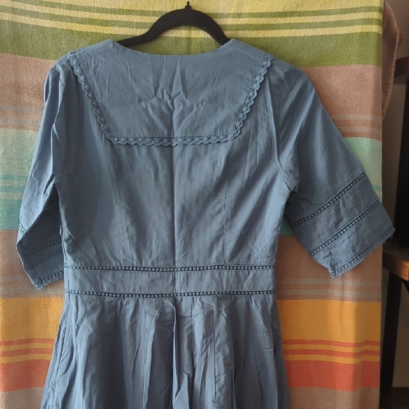 Chic Blue Midi Dress with Button Detail - Picture 6 of 12